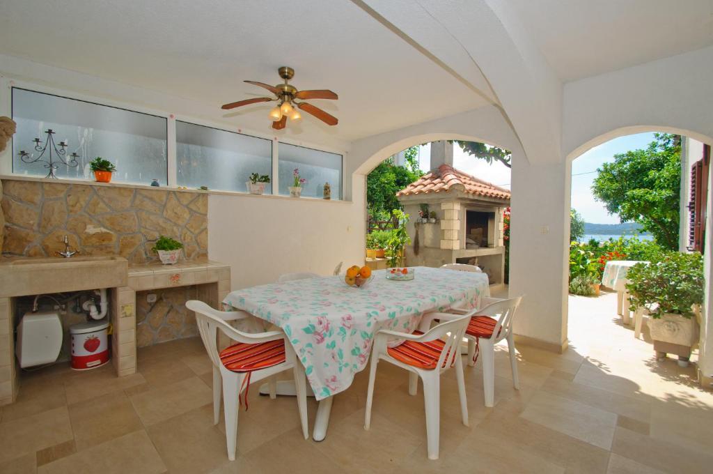 Hella Apartments Trogir Exterior photo