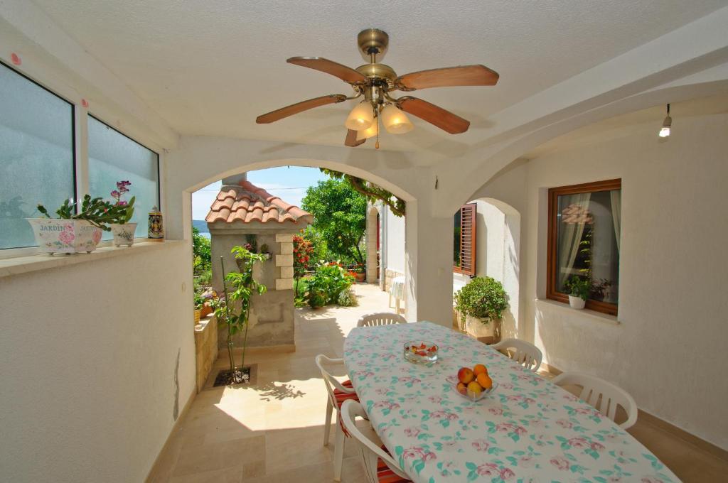 Hella Apartments Trogir Exterior photo