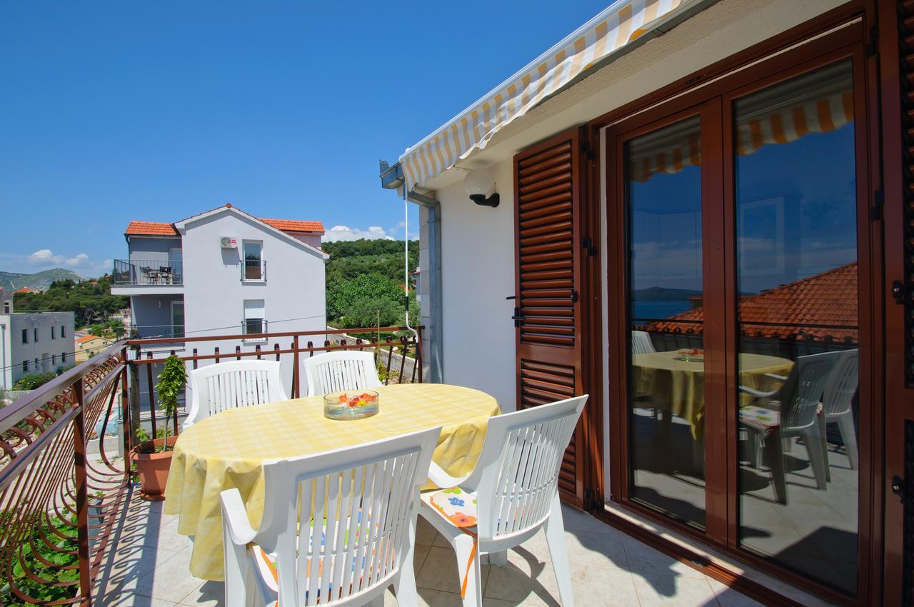 Hella Apartments Trogir Exterior photo