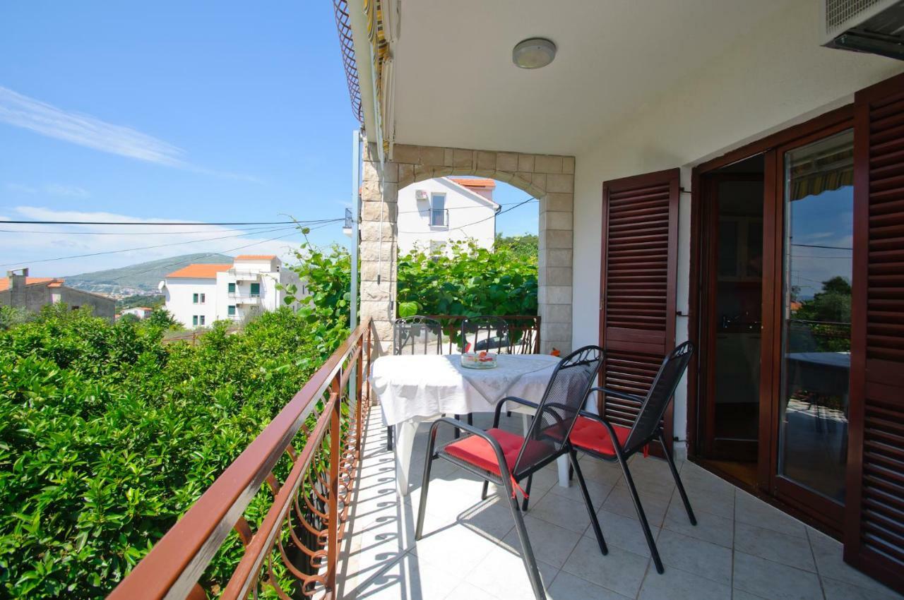 Hella Apartments Trogir Exterior photo